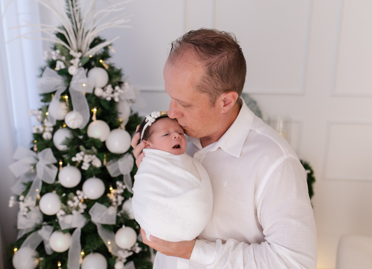 ensaio newborn de bebê recém nascida em estúdio de bento 