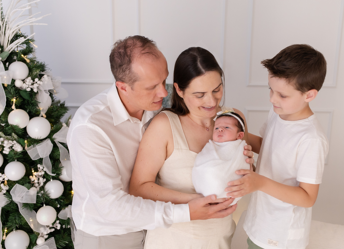 ensaio newborn de bebê recém nascida em estúdio de bento 