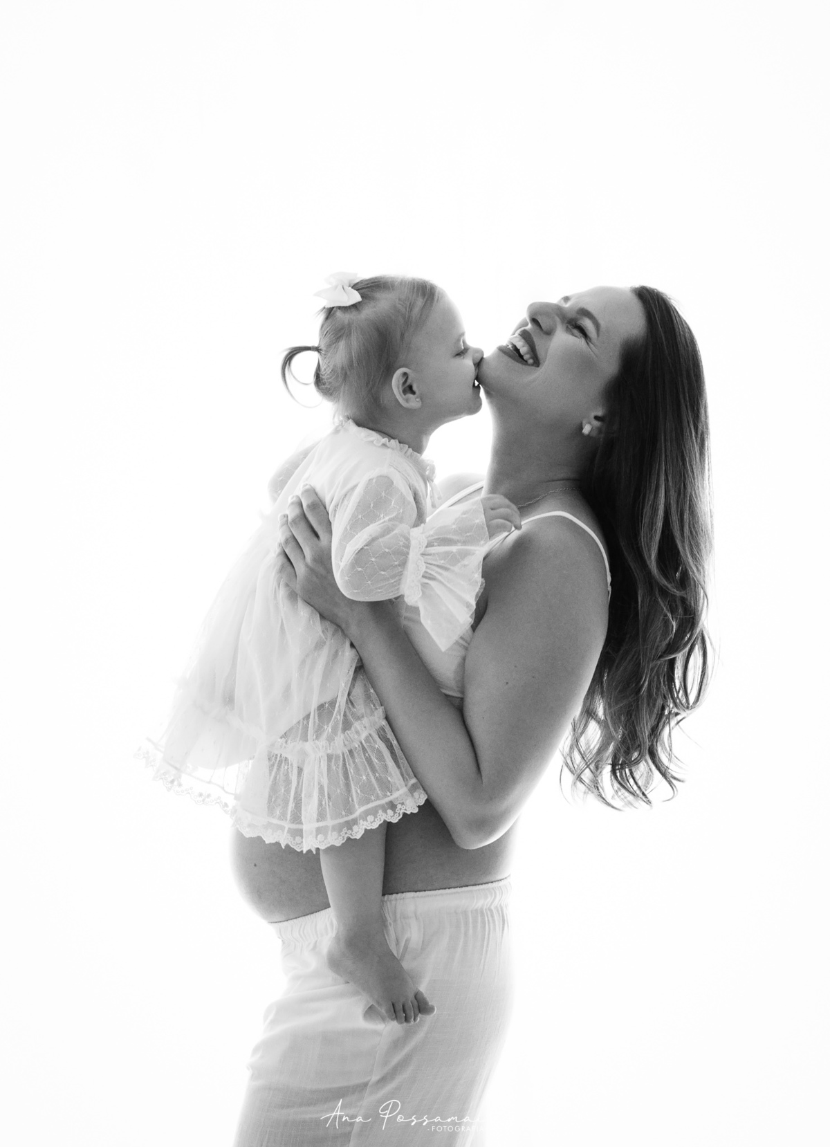 ensaio de gestante com filha pequena em estúdio de bento gonçalves