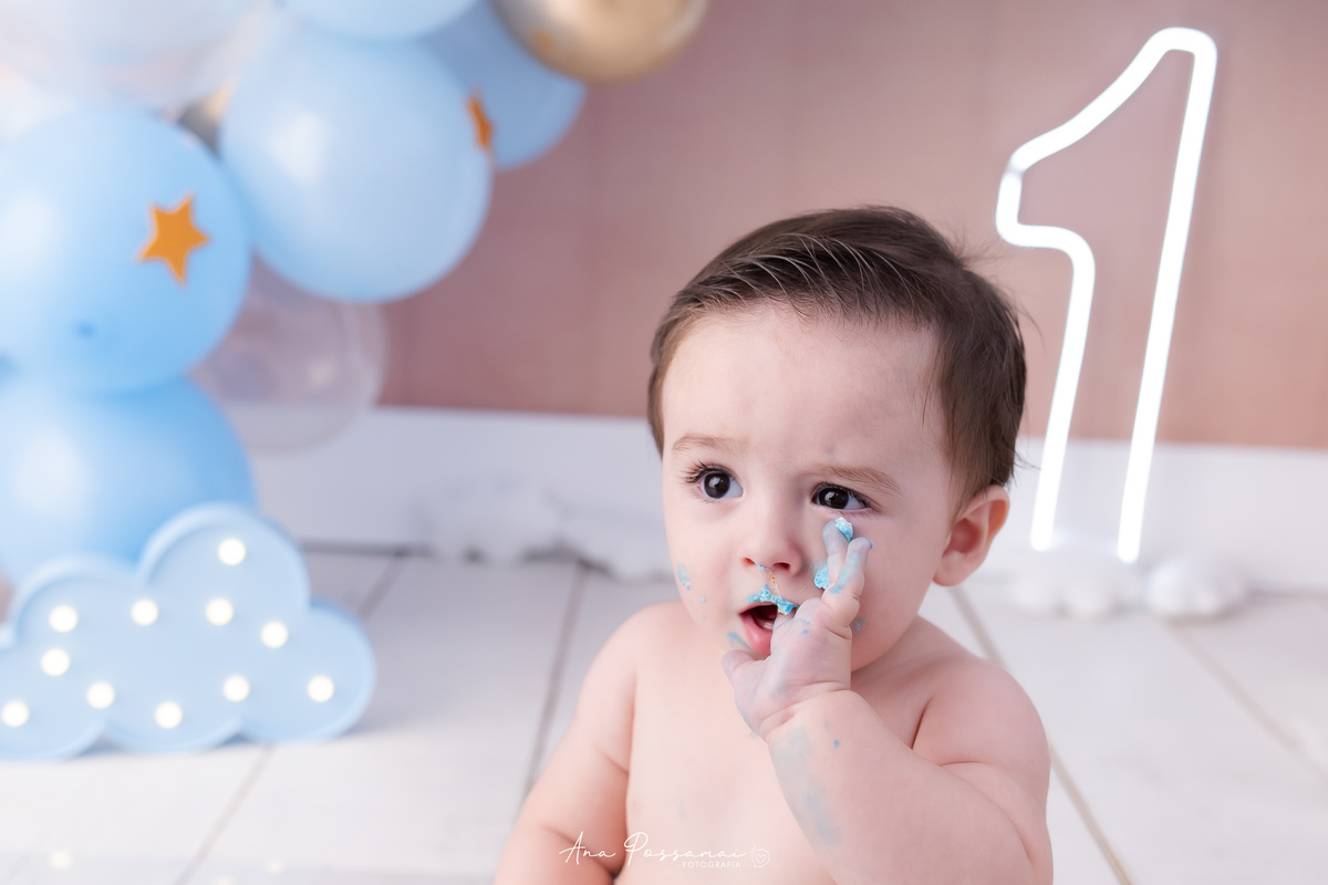 ensaio smash the cake ensaio de um ano do bebê com balões e bolo em bento gonçalves por ana possamai fotografia 