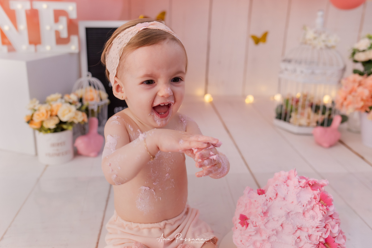 ensaio smash the cake ensaio de um ano do bebê com balões e bolo em bento gonçalves por ana possamai fotografia 