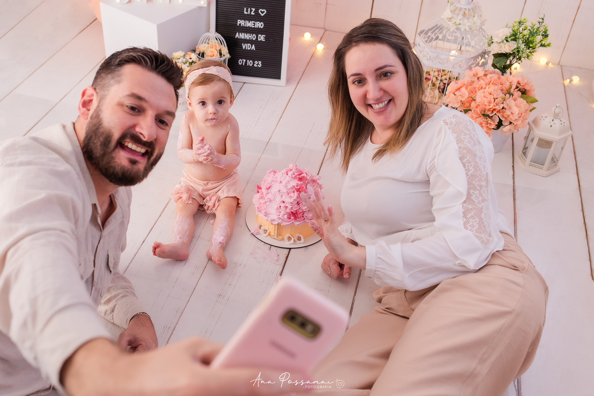 ensaio smash the cake ensaio de um ano do bebê com balões e bolo em bento gonçalves por ana possamai fotografia 