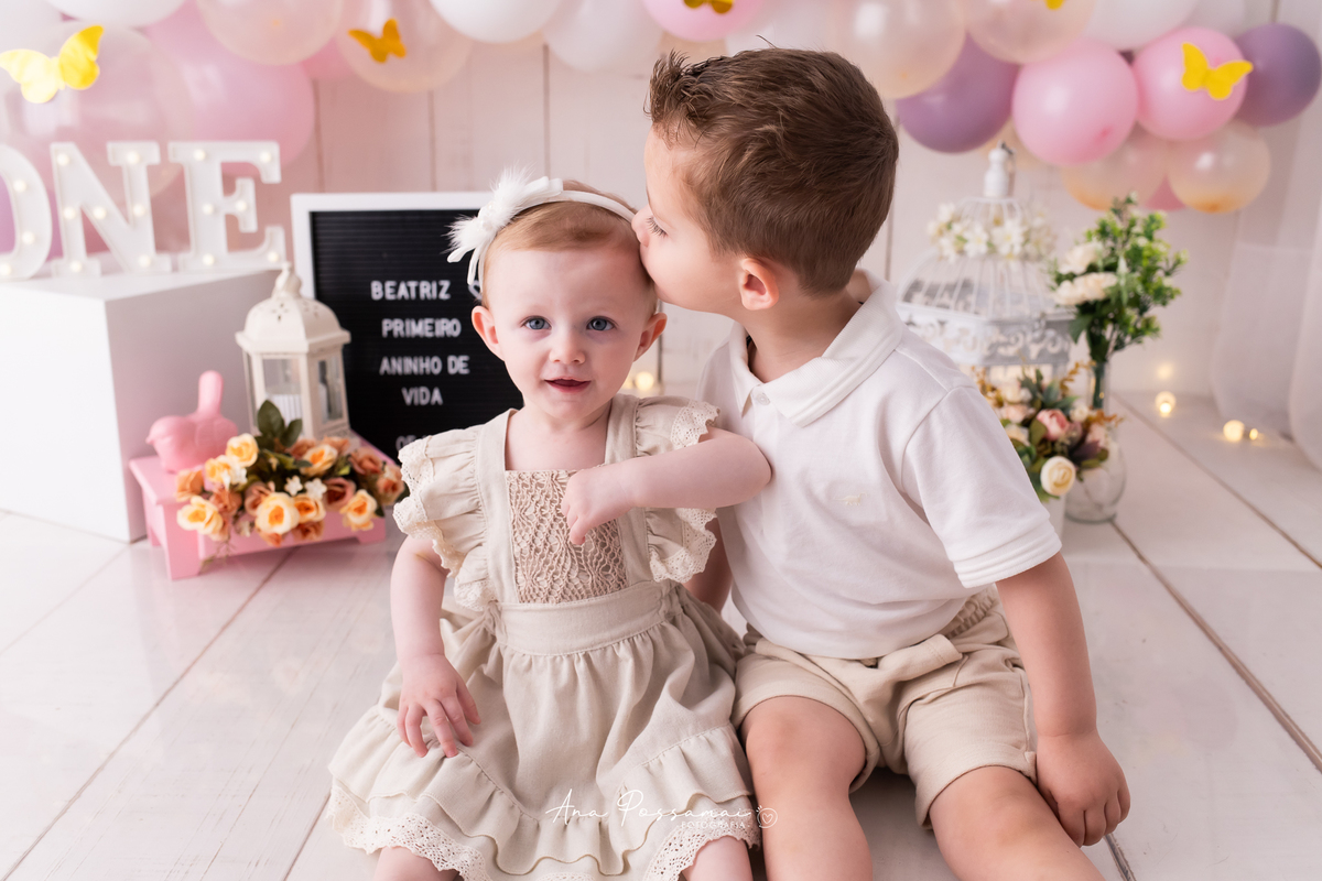 ensaio smash the cake ensaio de um ano do bebê com balões e bolo em bento gonçalves por ana possamai fotografia 