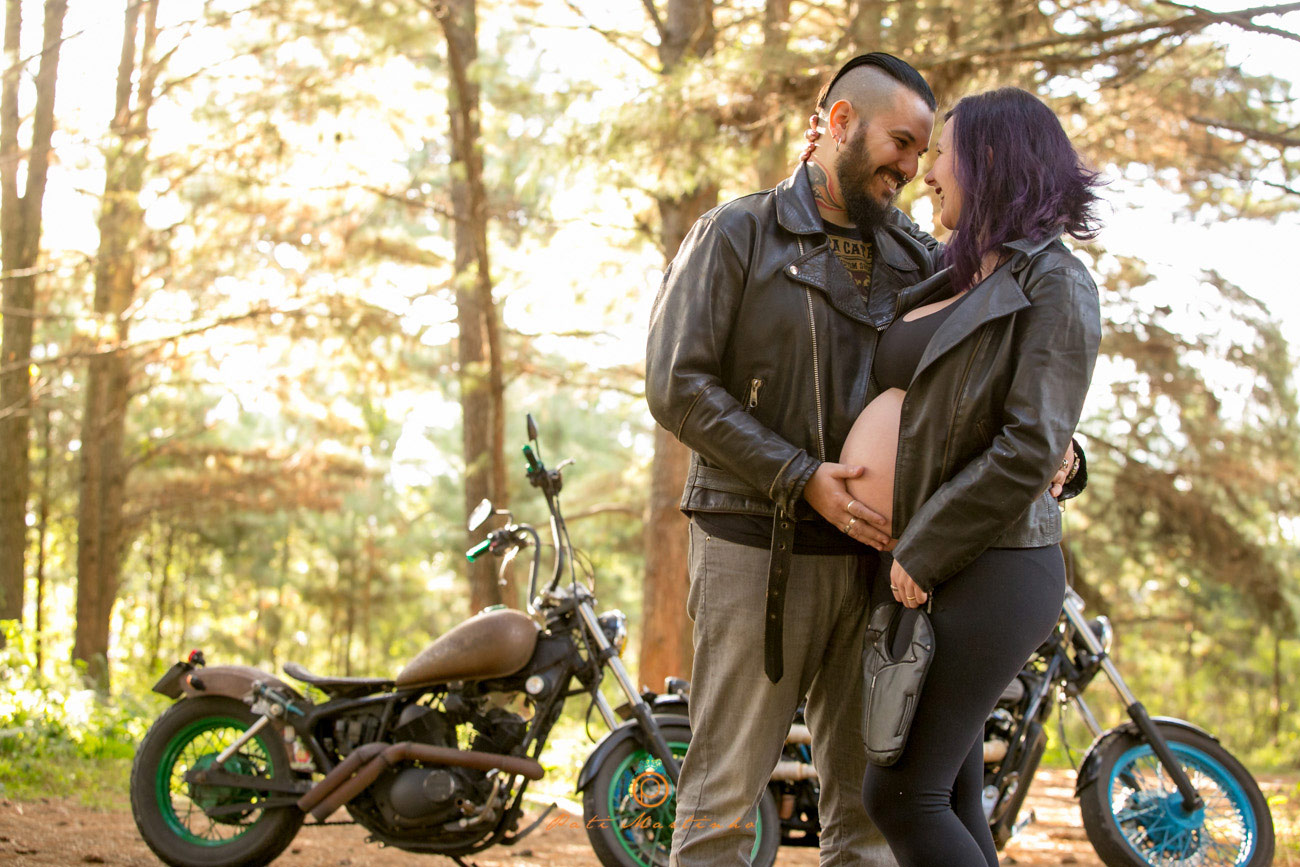 Taiana e Rafael - book de  Gestante com motos customizadas, fotos de gestante com motos, fotos diferentes de gestante, melhor fotografa de gestante de curitiba