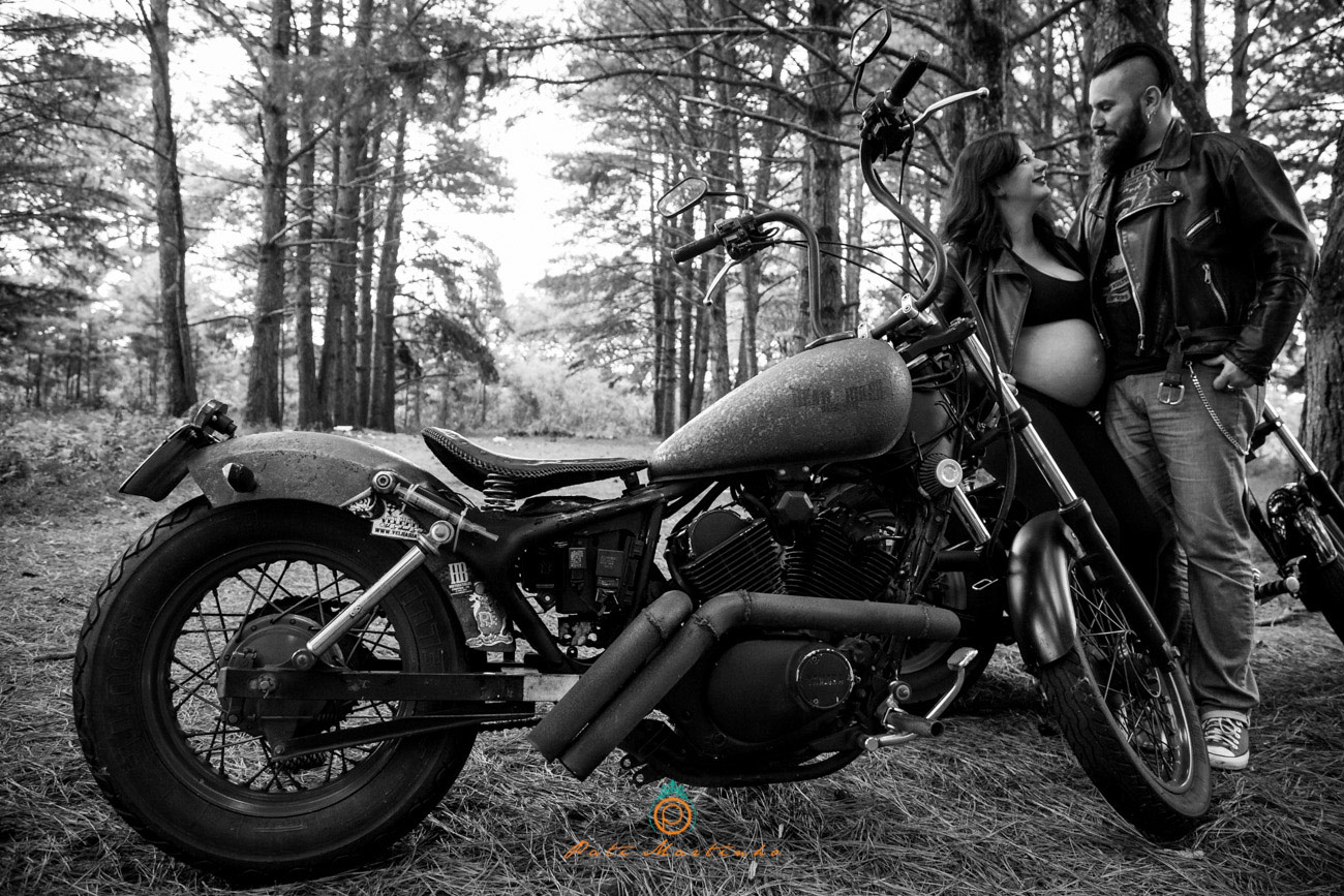 Taiana e Rafael - book de  Gestante com motos customizadas, fotos de gestante com motos, fotos diferentes de gestante, melhor fotografa de gestante de curitiba