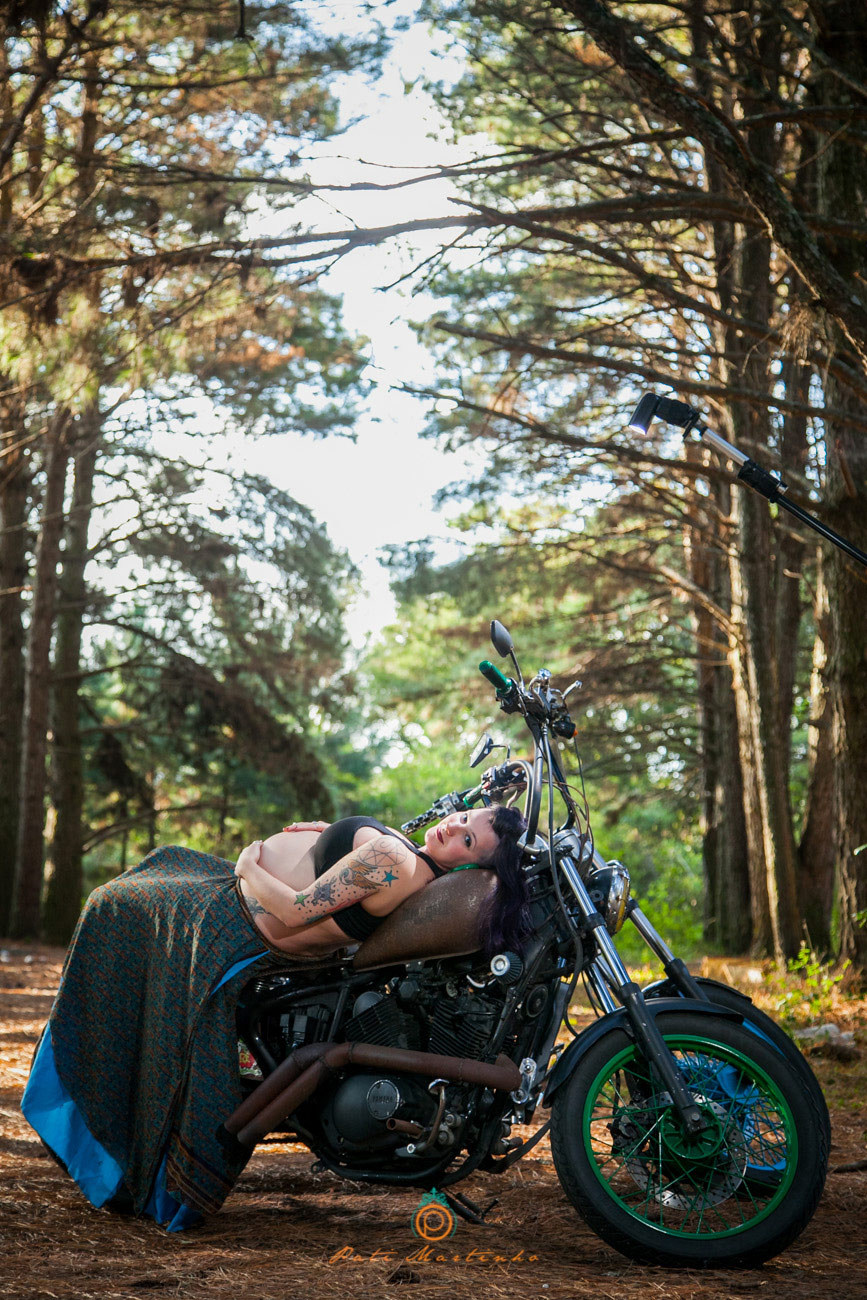 Taiana e Rafael - book de  Gestante com motos customizadas, fotos de gestante com motos, fotos diferentes de gestante, melhor fotografa de gestante de curitiba