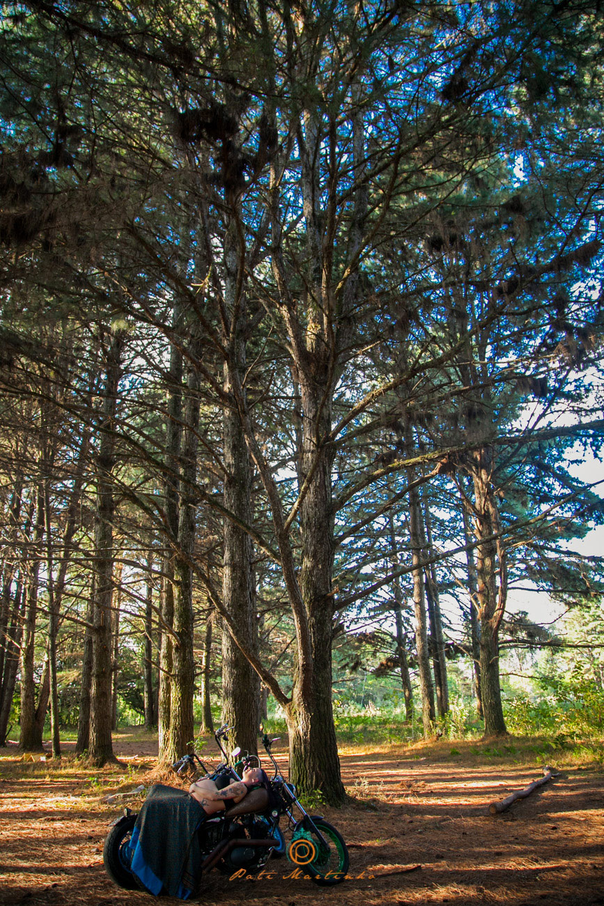 Taiana e Rafael - book de  Gestante com motos customizadas, fotos de gestante com motos, fotos diferentes de gestante, melhor fotografa de gestante de curitiba