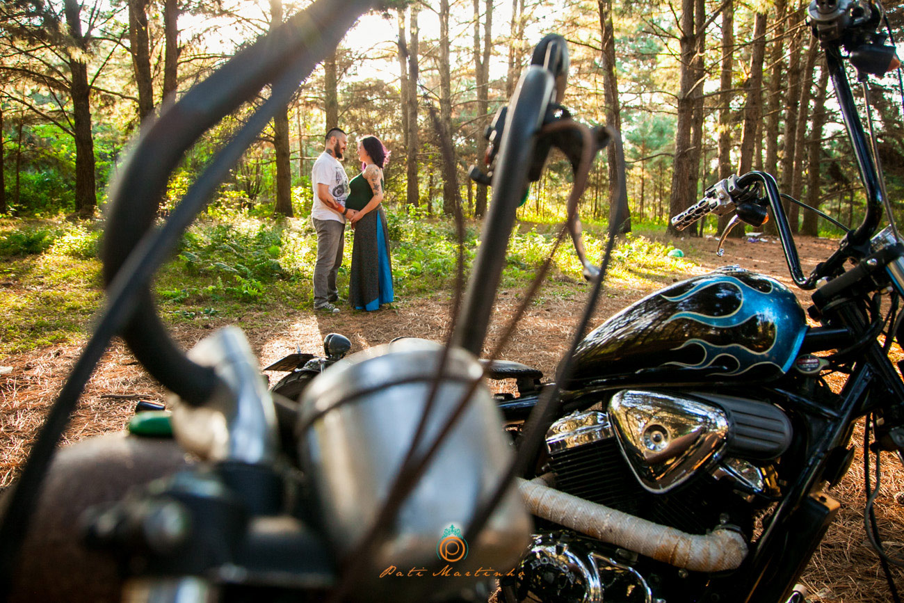 Taiana e Rafael - book de  Gestante com motos customizadas, fotos de gestante com motos, fotos diferentes de gestante, melhor fotografa de gestante de curitiba