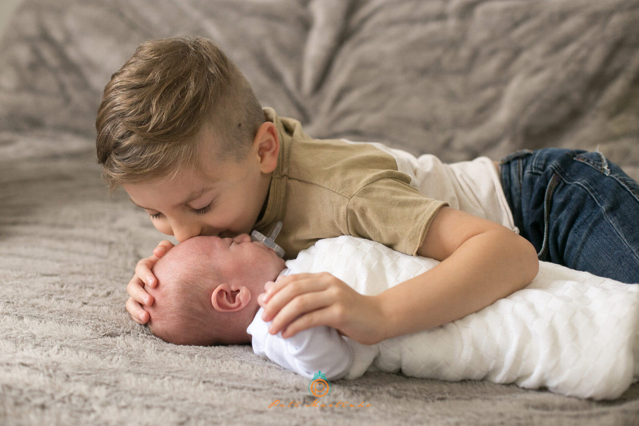 book newborn, fotos newborn, fotos de newborn em casa, lyfe style, fotos de bebe, fotos de familia, curitiba pati martinho