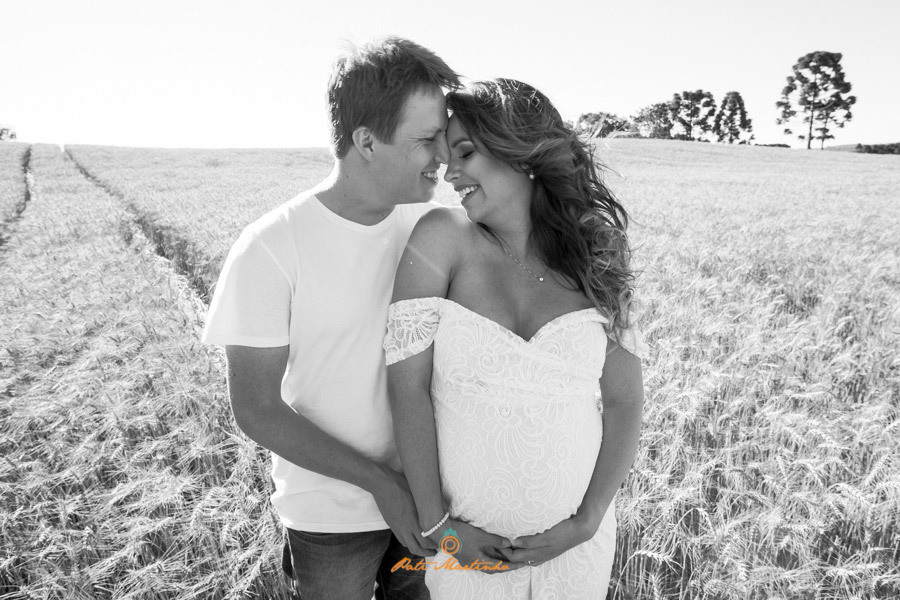 Book de gravida em curitiba, fotos no por do sol, ensaio gestante, estudio gestante, gestante lifestyle, pati martinho, curitiba, fotos de gestante no trigo fotografia de familia curitiba