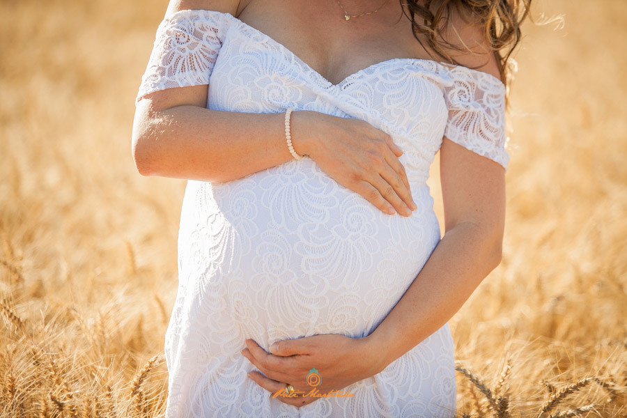 Book de gravida em curitiba, fotos no por do sol, ensaio gestante, estudio gestante, gestante lifestyle, pati martinho, curitiba, fotos de gestante no trigo fotografia de familia curitiba