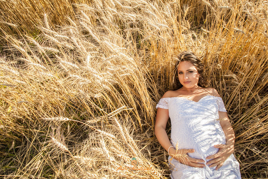 Book de gravida em curitiba, fotos no por do sol, ensaio gestante, estudio gestante, gestante lifestyle, pati martinho, curitiba, fotos de gestante no trigo fotografia de familia curitiba