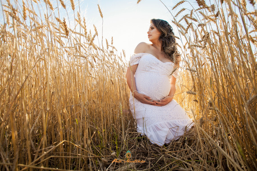 Book de gravida em curitiba, fotos no por do sol, ensaio gestante, estudio gestante, gestante lifestyle, pati martinho, curitiba, fotos de gestante no trigo fotografia de familia curitiba
