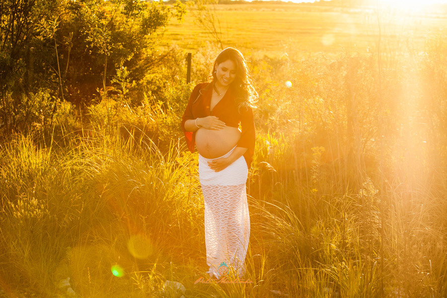 Book de gravida em curitiba, fotos no por do sol, ensaio gestante, estudio gestante, gestante lifestyle, pati martinho, curitiba, fotos de gestante no trigo fotografia de familia curitiba
