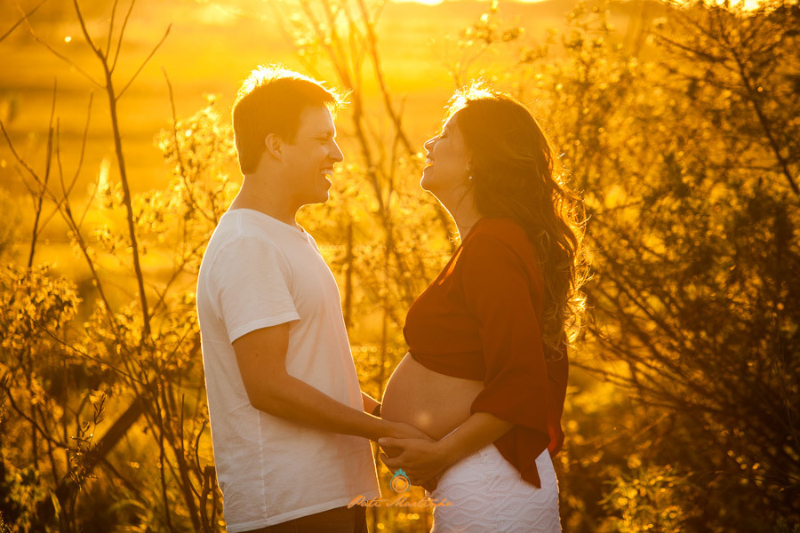 Book de gravida em curitiba, fotos no por do sol, ensaio gestante, estudio gestante, gestante lifestyle, pati martinho, curitiba, fotos de gestante no trigo fotografia de familia curitiba