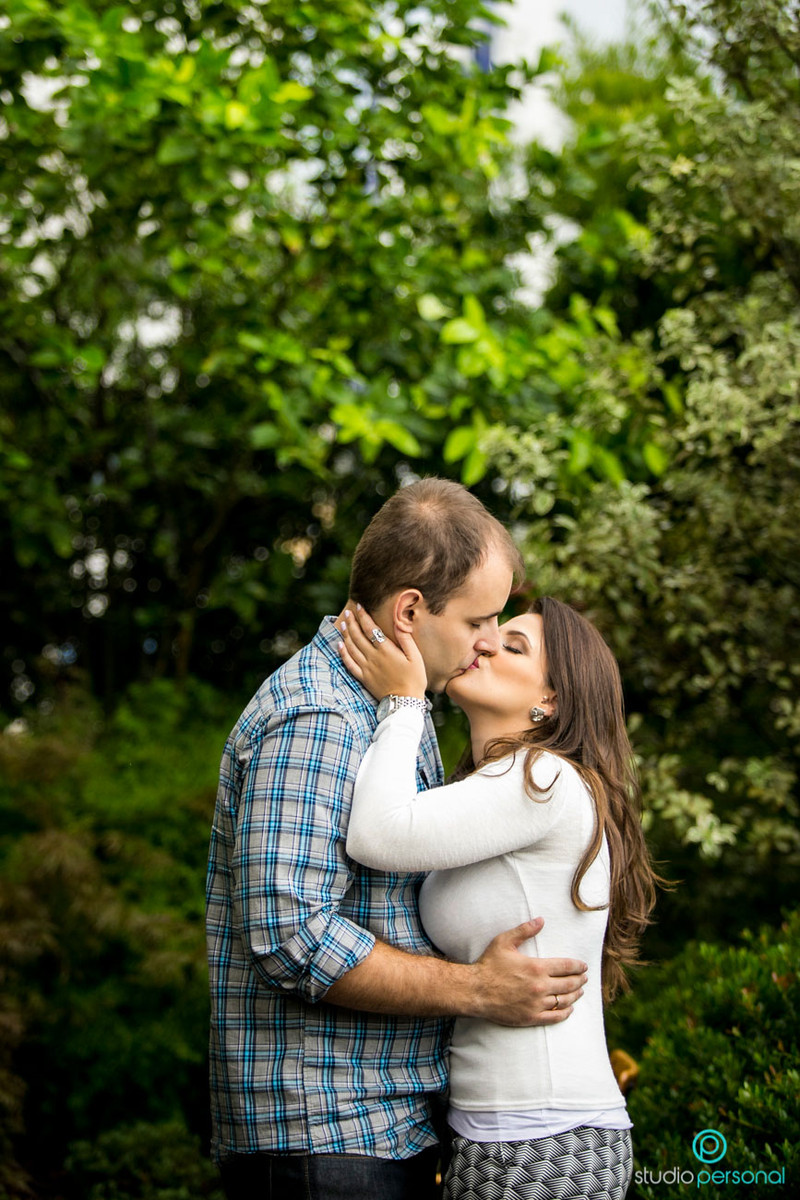 studio personal fotografias,nathalia lobo, bruno, fotos de noivos na livraria, patio batel por do sol, witmarsun, curitiba, melhores fotografas de curtida, fotos no por do sol, casal na livraria