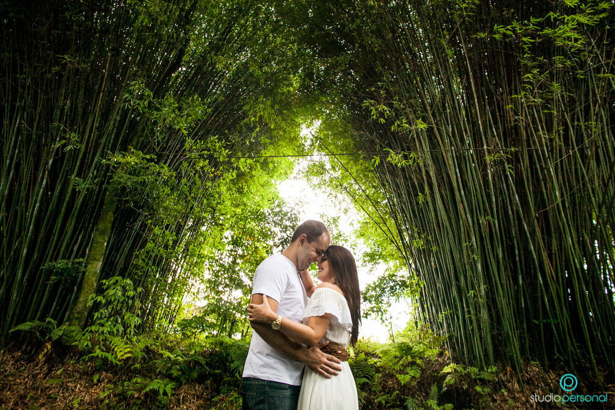 studio personal fotografias,nathalia lobo, bruno, fotos de noivos na livraria, patio batel por do sol, witmarsun, curitiba, melhores fotografas de curtida, fotos no por do sol, casal na livraria