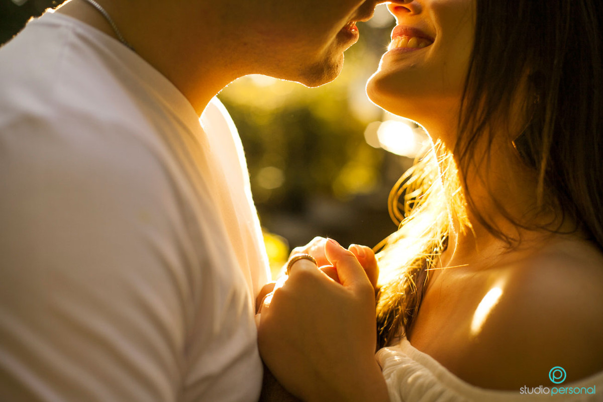 studio personal fotografias,nathalia lobo, bruno, fotos de noivos na livraria, patio batel por do sol, witmarsun, curitiba, melhores fotografas de curtida, fotos no por do sol, casal na livraria