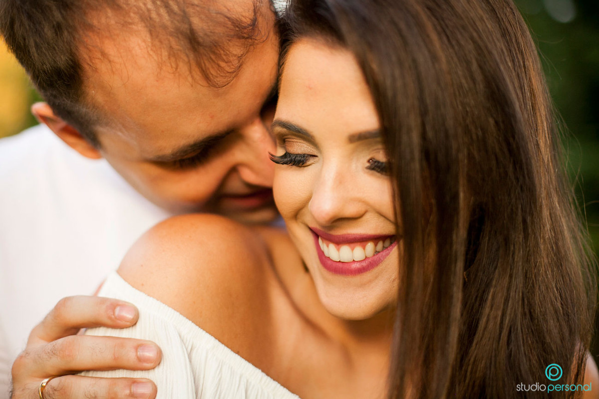 studio personal fotografias,nathalia lobo, bruno, fotos de noivos na livraria, patio batel por do sol, witmarsun, curitiba, melhores fotografas de curtida, fotos no por do sol, casal na livraria