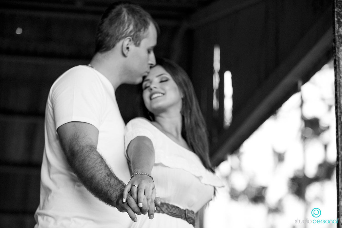 studio personal fotografias,nathalia lobo, bruno, fotos de noivos na livraria, patio batel por do sol, witmarsun, curitiba, melhores fotografas de curtida, fotos no por do sol, casal na livraria