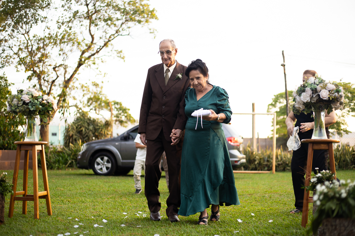 foto-fotografia-evento-casamento-ensaio-precasamento-prewedding-casamento-noivos-noivas-wedding-natureza-campo-uberaba-minas-igreja-cerimonia-vestido-festa