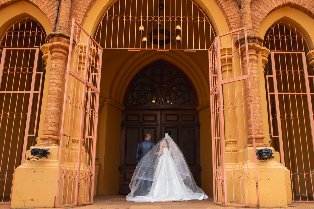 foto-fotografia-evento-casamento-ensaio-precasamento-prewedding-casamento-noivos-noivas-wedding-natureza-igreja-cerimonia-campo-vestido-buque-uberaba-minas