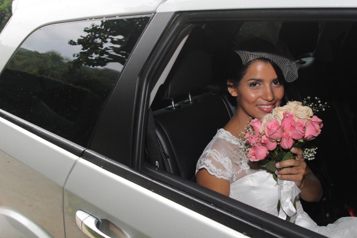 Carro da noiva chegada da noiva
