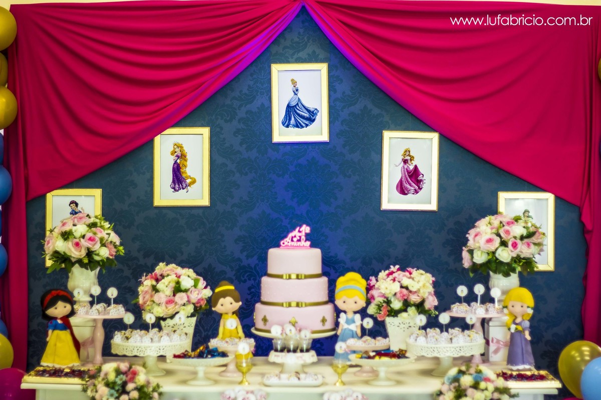 aniversario-01-ano-familia-decoracao-princesas
