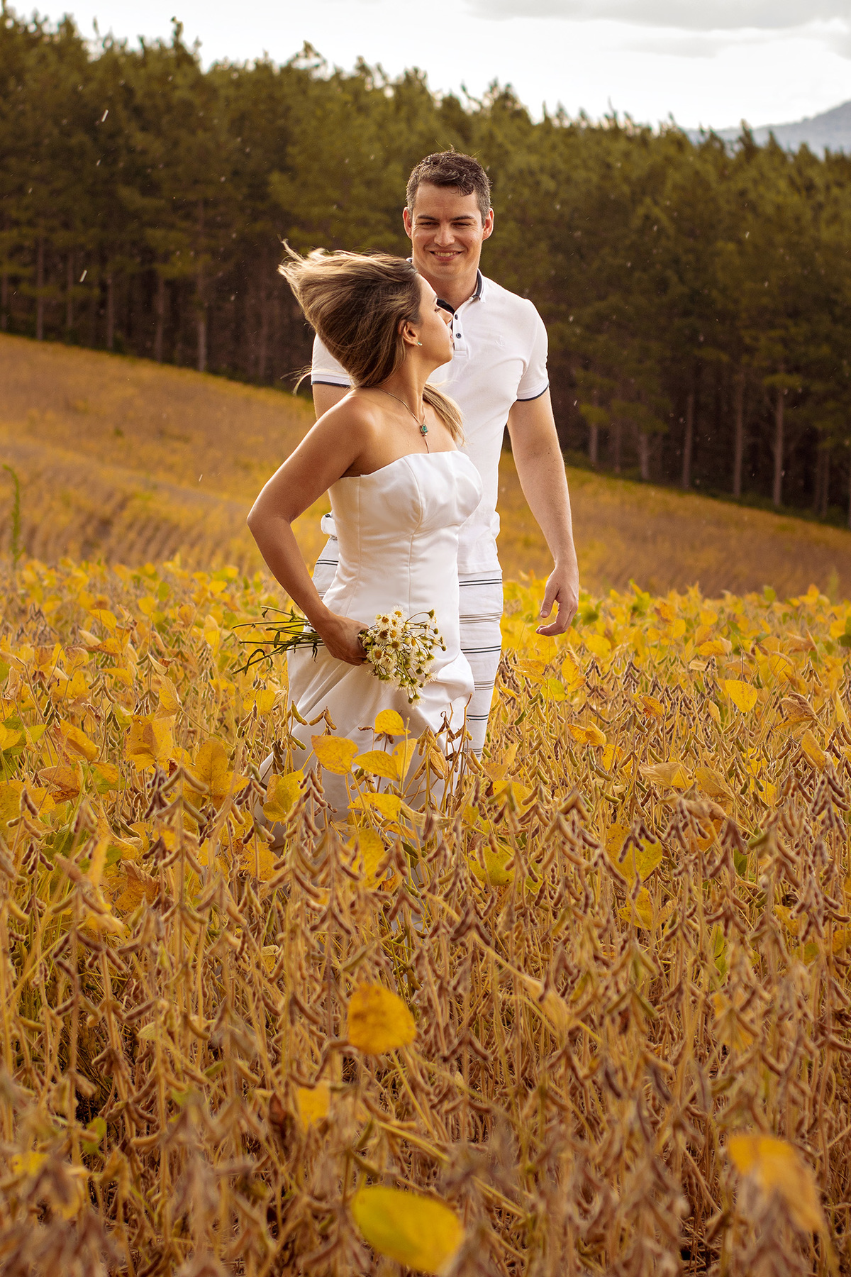 Ensaio pré-casamento pôr do sol no campo Mallet-PR