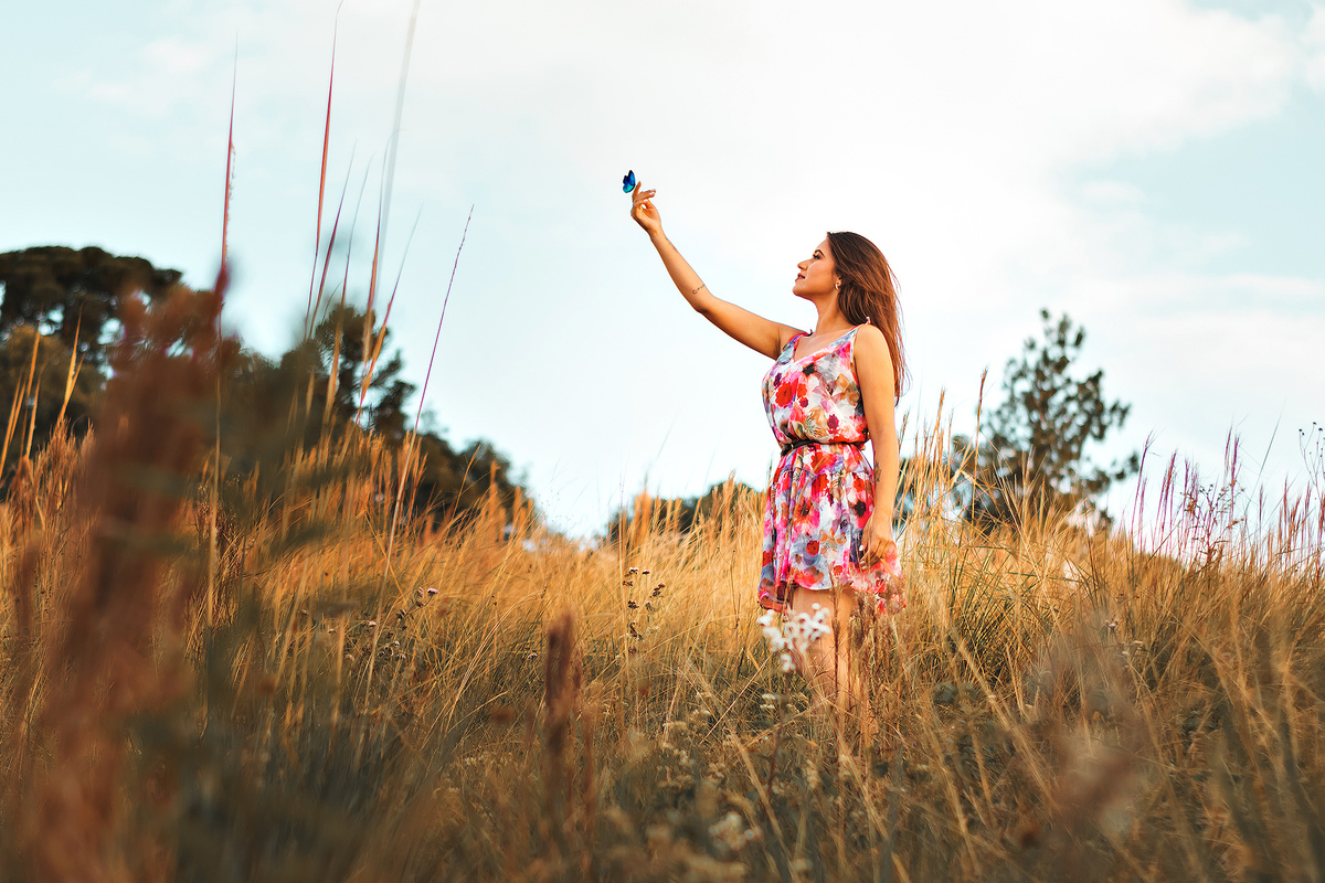 Ensaio Feminino Campo com Borboleta Azul, Estrada da Graciosa-PR