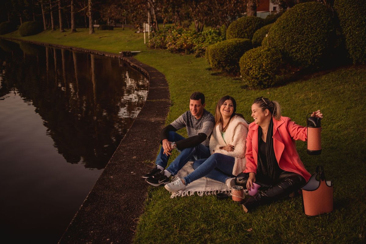 fotografo de debutante em sao leopoldo rs ensaio de 16th na serra gaucha rs gramado canela casal boeira casaco frio vestido azul fonte do amor ruinas do cassino por do sol lages de pedra fotografias urbanas de 15 anos debutante do ano 2022 