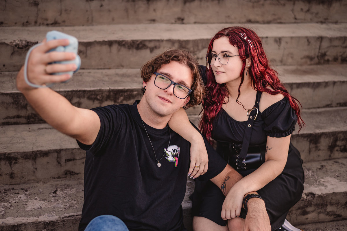 Pré-wedding moderno
Fotos de casamento descontraídas
Ensaio fotográfico original
Casal único e autêntico
Individualidade no casamento Pré-wedding na Serra Gaúcha
Fotos de casamento em Gramado
Locações para pré-wedding em Gramado
Cenários para fotos 