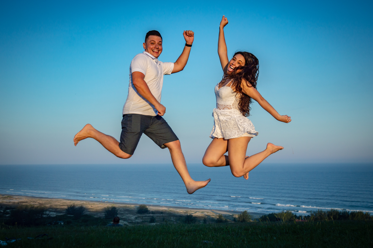 ensaio de casal camila e diego nos morros dos conventos na cidade de ararangua em santa catarina fotografo de casamento em sao leopoldo casal boeira pulo do super mario