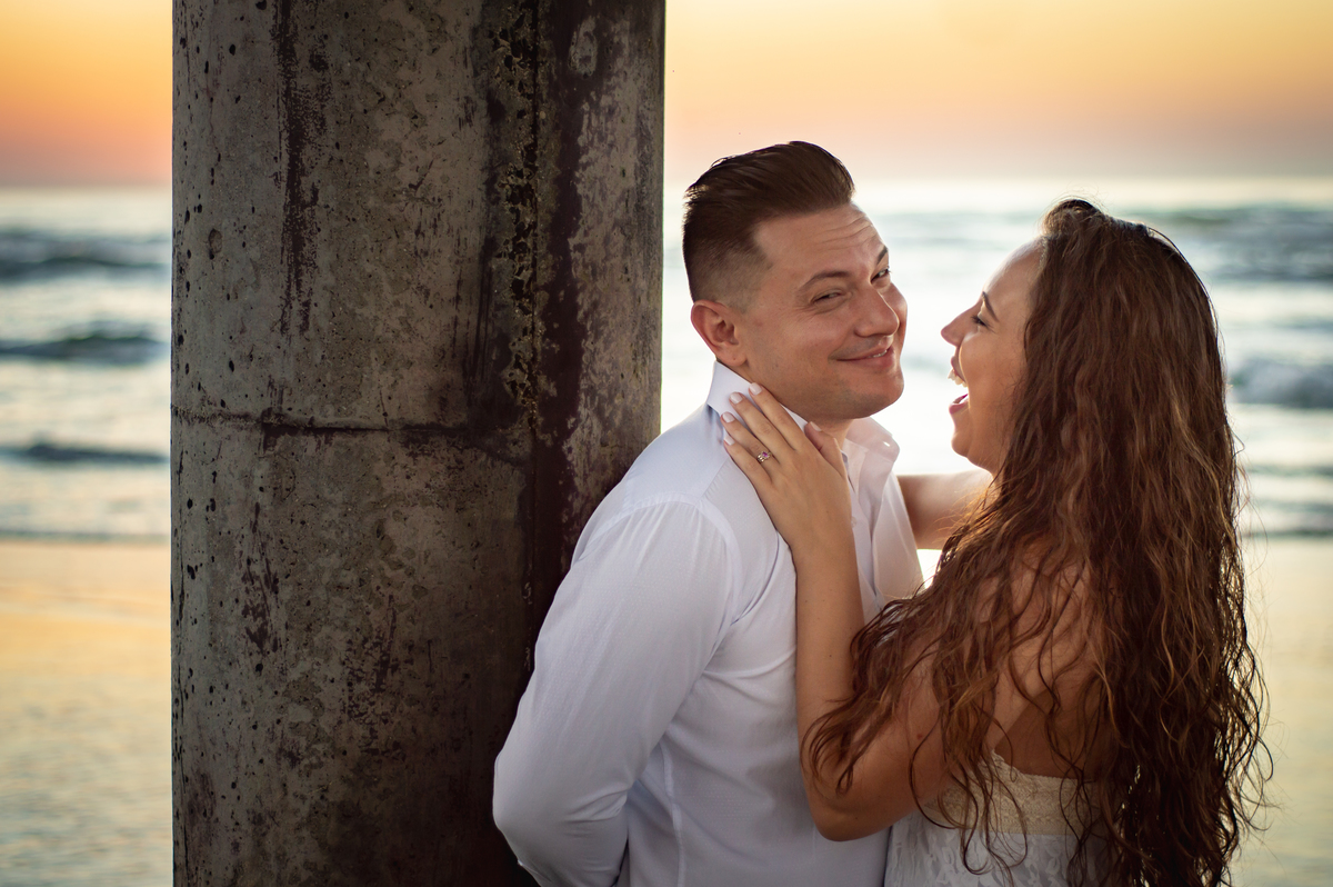 ensaio de casal camila e diego nos morros dos conventos na cidade de ararangua em santa catarina fotografo de casamento em sao leopoldo casal boeira olha pra ele