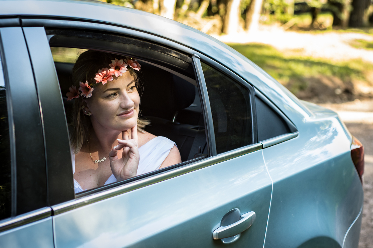 ensaio de casal pre wedding daniela e eder fotografo de casamento em sao leopoldo ensaio externo em ivoti rs casal boeira dentro do carro
