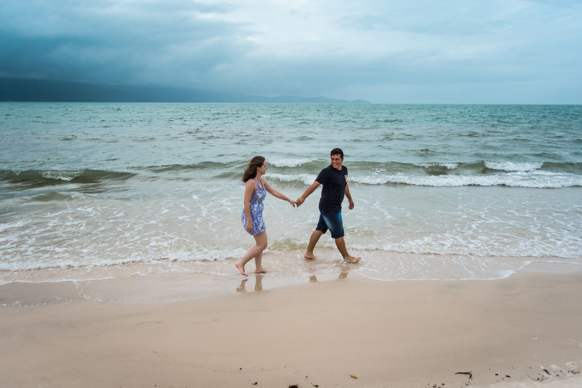 ensaio de casal em santa catarina susan e tiago comemoracao de bodas de la ou latao 7 anos de casados fotografo de casamento em sao leopoldo casal boeira olha a nuvem escura