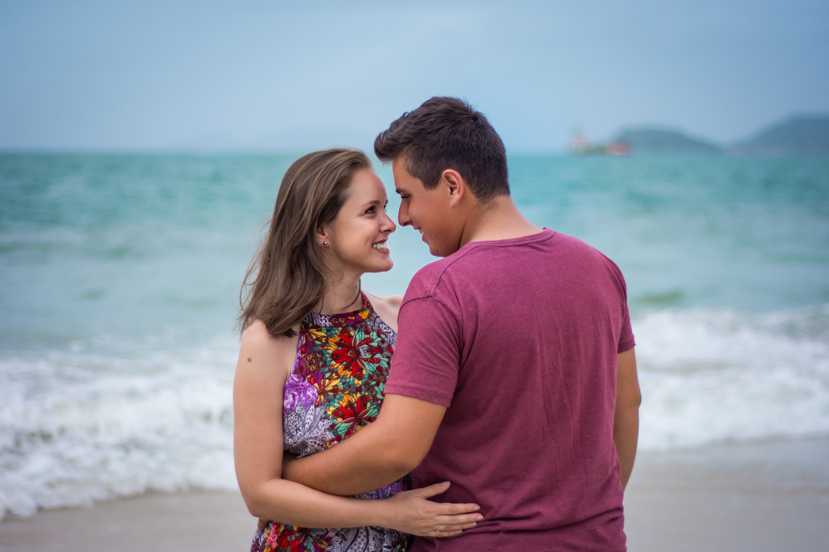 ensaio de casal em santa catarina susan e tiago comemoracao de bodas de la ou latao 7 anos de casados fotografo de casamento em sao leopoldo casal boeira olhando um para o outro