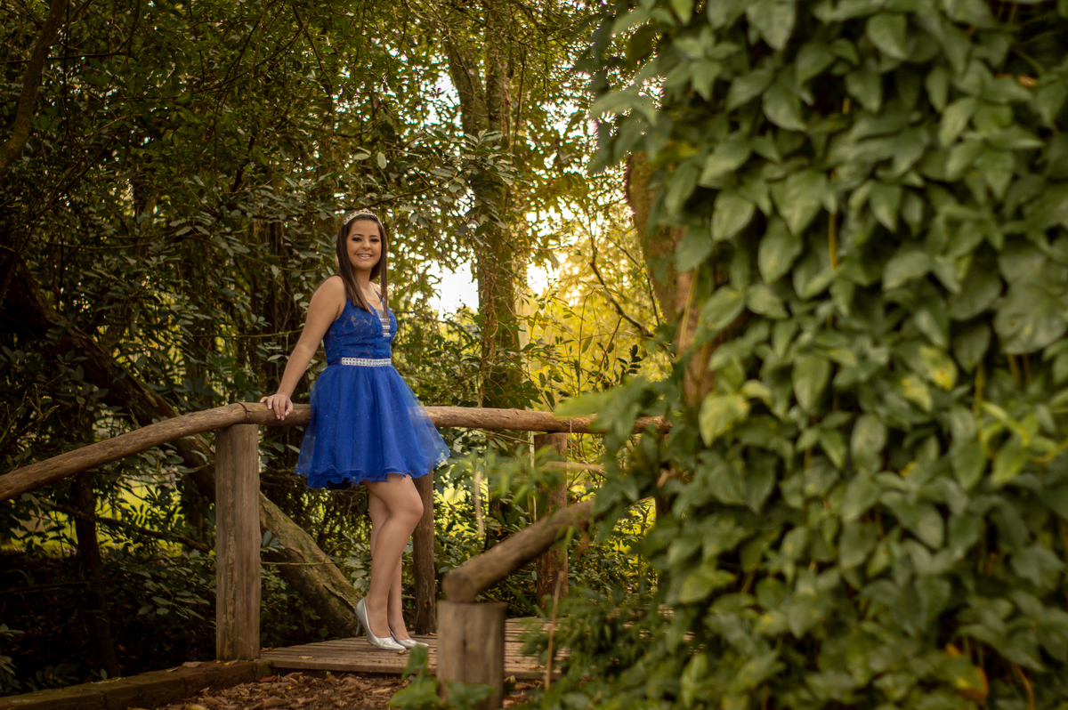 ensaio pessoal de 15th debutante amanda pereira fotografo de debutante 15 anos em sao leopoldo rs casal boeira escorada na ponte 