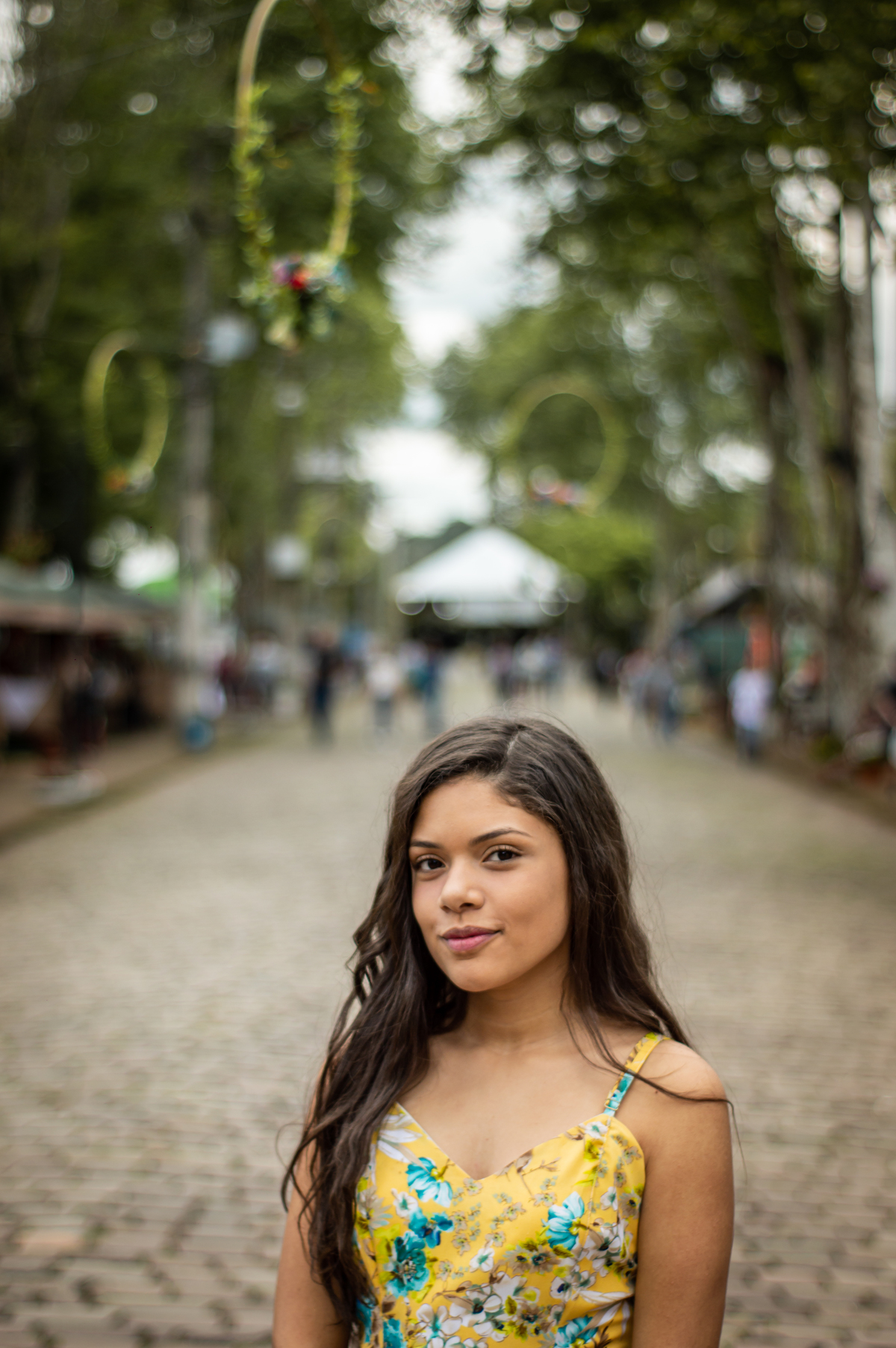 debutante brenda arriera fotografo profissional de debutante em sao leopoldo fotos criativas e autorais em ivoti fotografo de 15th casal boeira no meio da rua