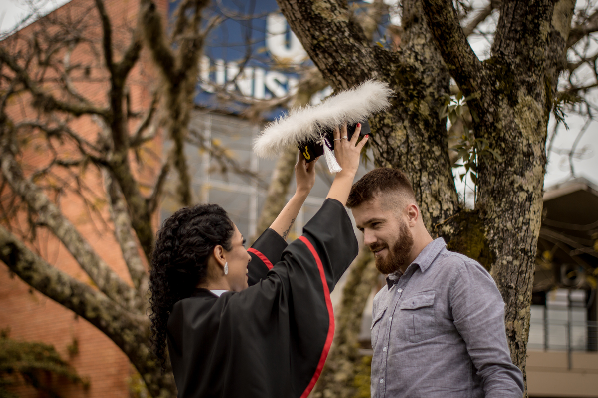Prova de Toga | Universidade Unisinos | Colocando o Capelo no Namorado | Casal