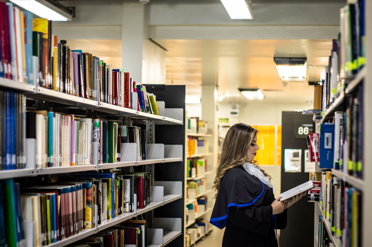 Prova de Toga | Universidade Feevale | Livros | Corredor | Biblioteca