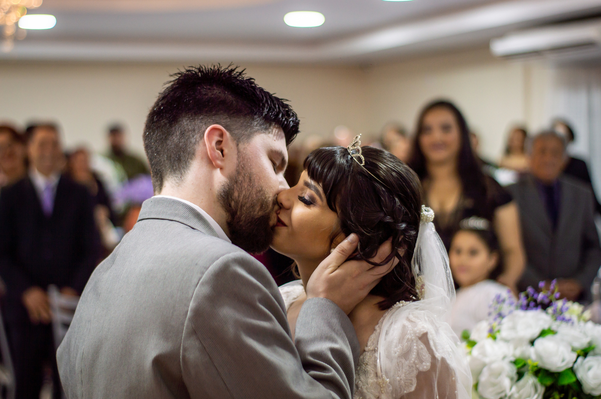 wedding mariana e emanuel fotografo profissional em sao leopoldo casamento em canoas vestido de noiva salao de festas casamento noivos casal casal boeira beijo