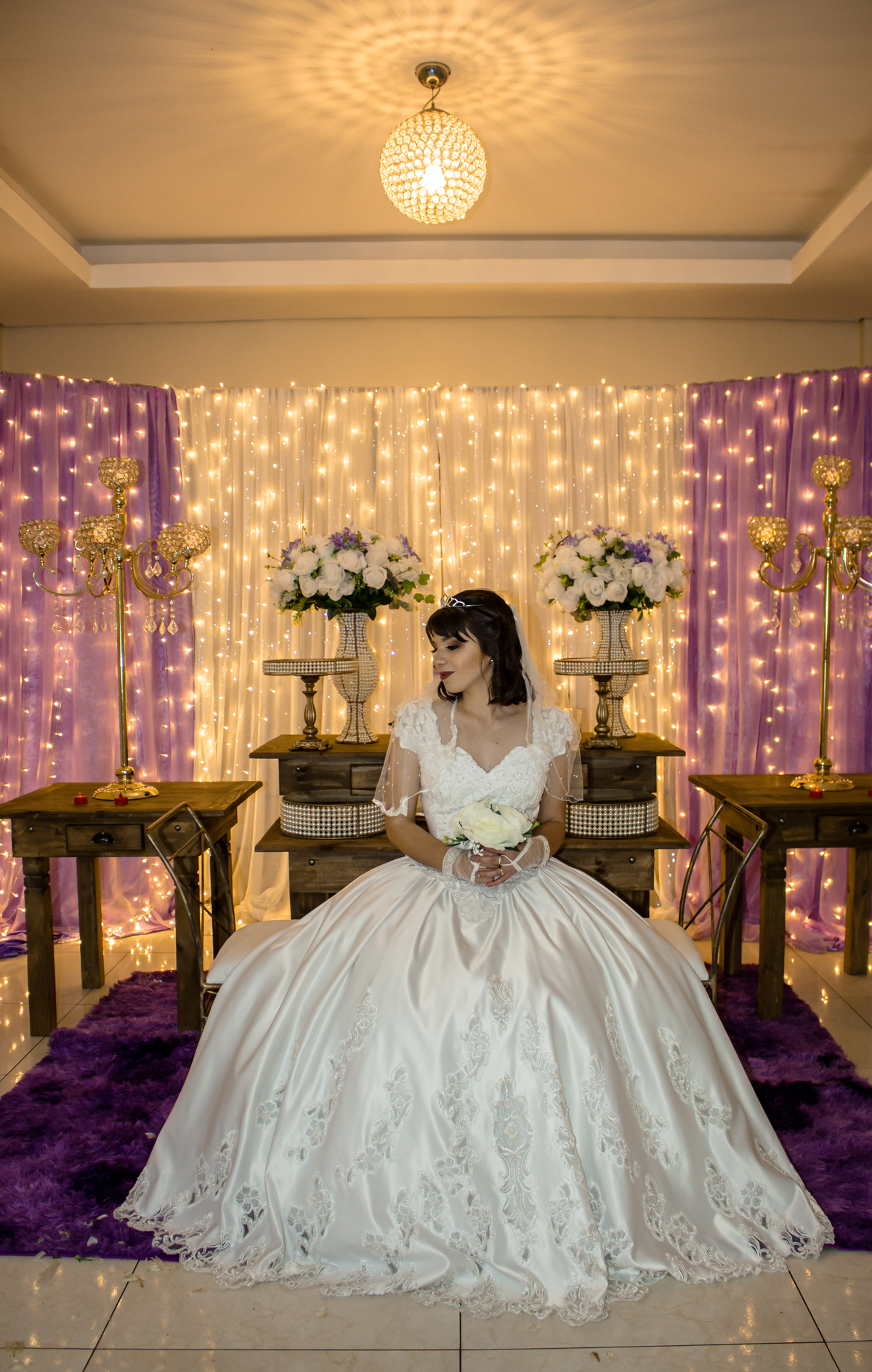 wedding mariana e emanuel fotografo profissional em sao leopoldo casamento em canoas vestido de noiva salao de festas casamento noivos casal casal boeira pose da noiva com seu vestido e decoração