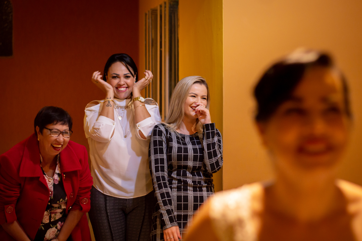 ana paula e clebson fotografo de casamento em sao leopoldo acompanhamento noiva no salao de beleza casamento saint germain pizzaria casal boeira jogou o buquê