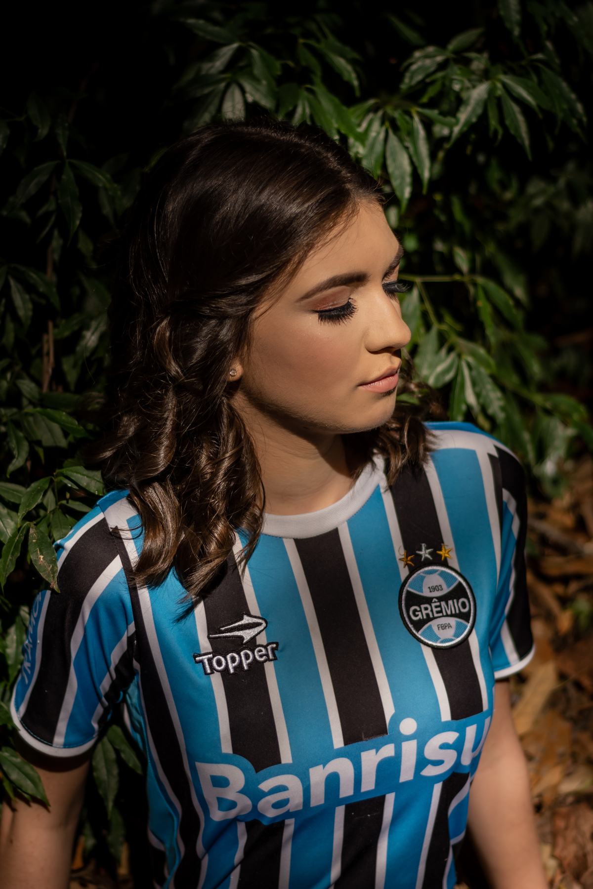 ensaio de 15th debutante rafaela lampert fotografo profissional de ensaio pessoal em sao leopoldo casal boeira pegando sol no rosto sombra camisa do gremio