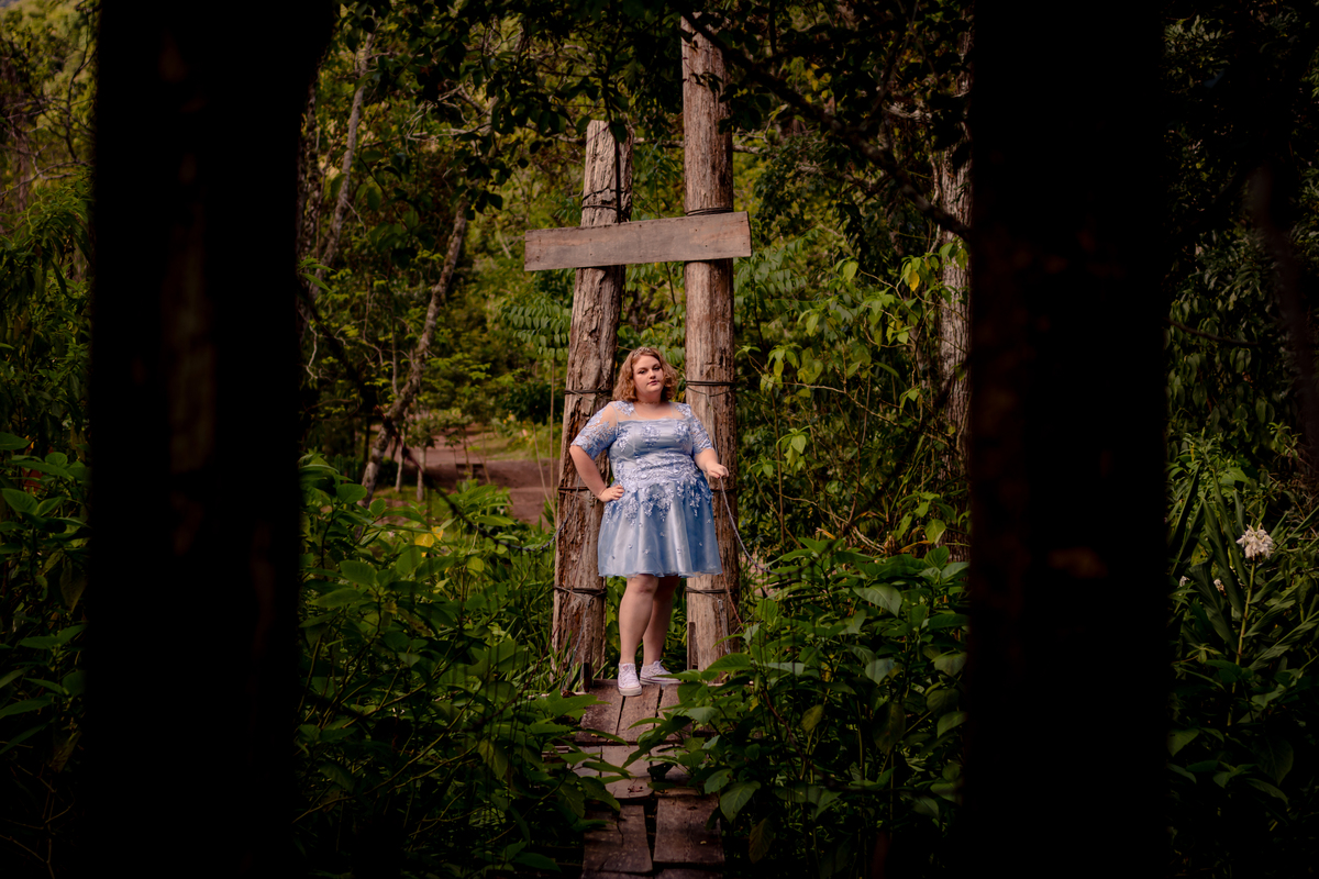 ensaio pessoal de 15th debutante nicole goettems em maquine rs fotografo de debutante em sao leopoldor casal boeira foto na ponte