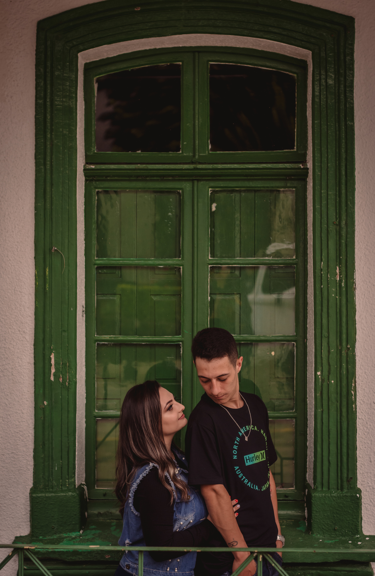 ensaio de casal pre wedding michele e rafael em dois irmaos rs fotografo de casamento em sao leopoldo casal boeira janela verde