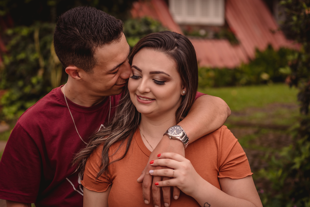 ensaio de casal pre wedding michele e rafael em dois irmaos rs fotografo de casamento em sao leopoldo casal boeira abraço do casal