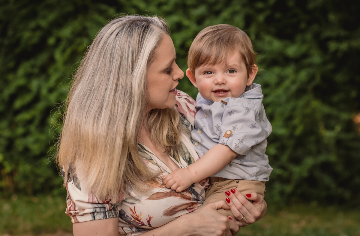 Pé na Terra | Lomba Grande | Novo Hamburgo - RS | Mãe e Filho | Foto de Mãe com Filho | bebê sorrindo