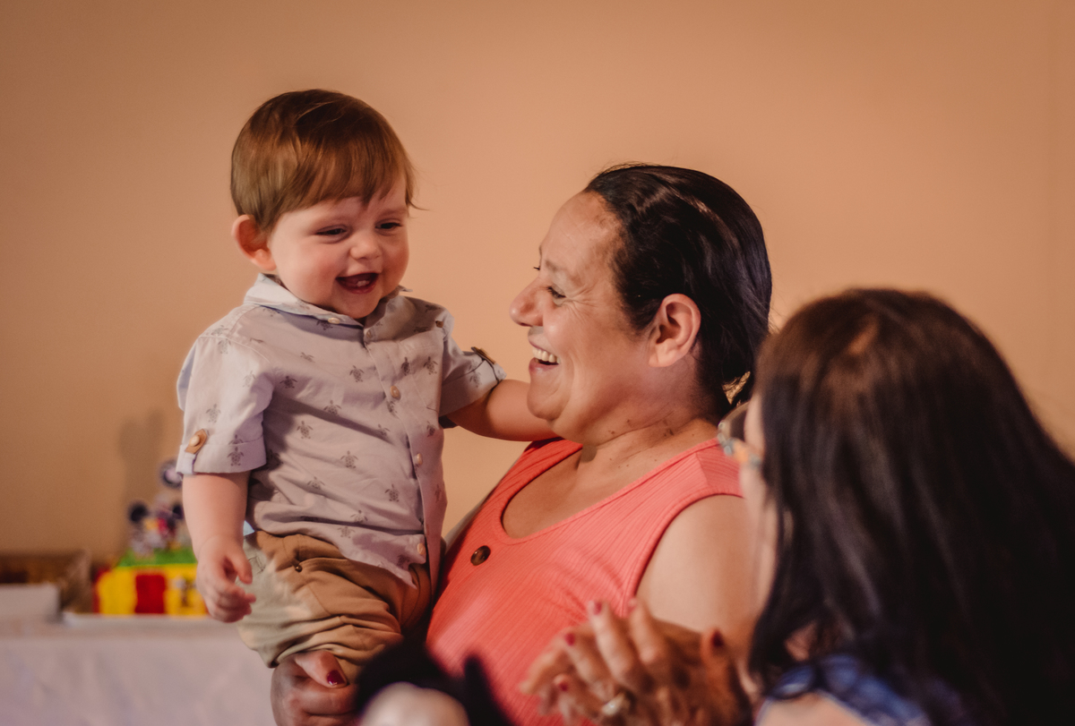 Pé na Terra | Lomba Grande | Novo Hamburgo - RS | Foto com vovós | Foto com avós | Foto de Bebê sorrindo